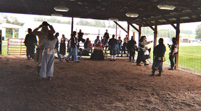 04crowd_assembles